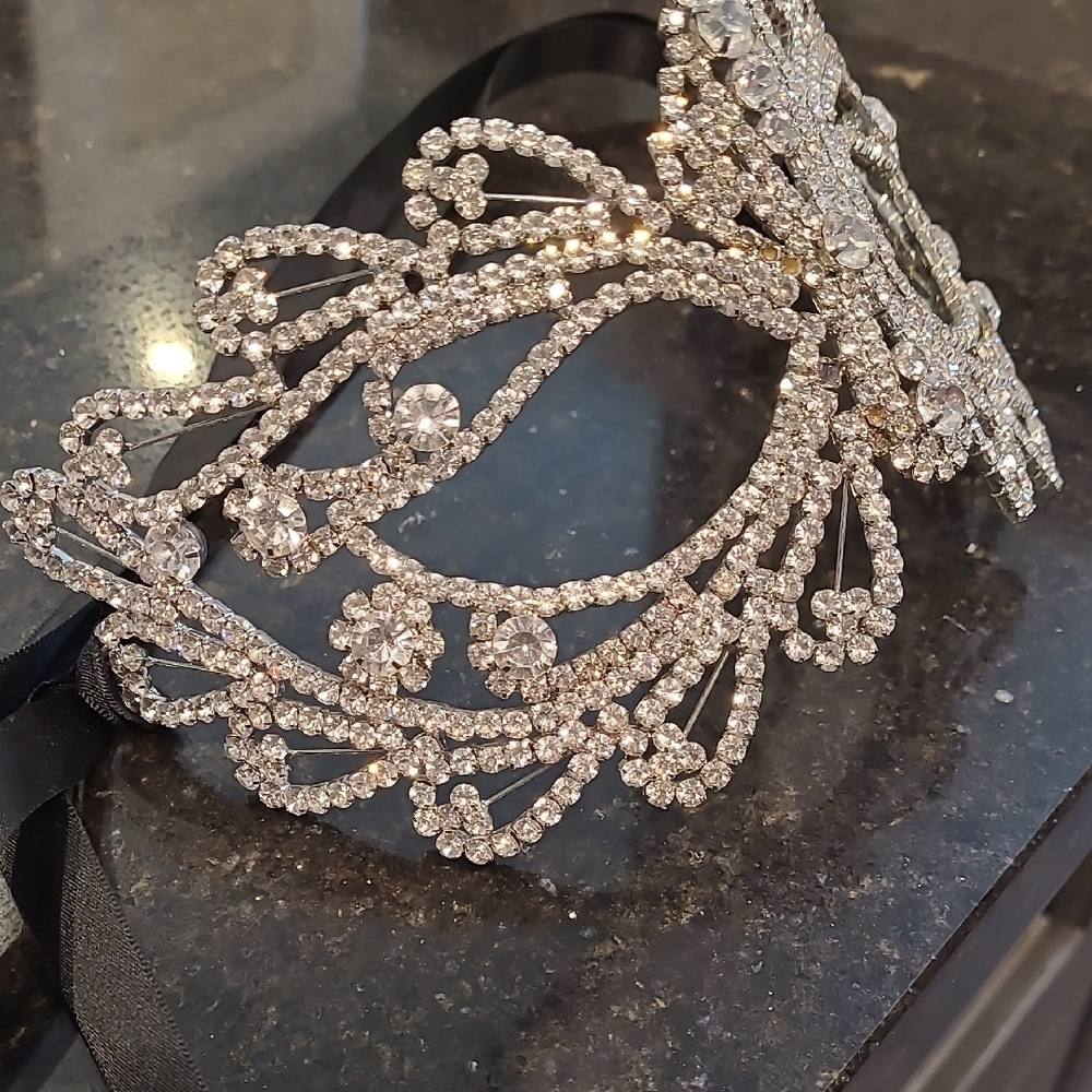 Elegant Silver Rhinestone Mask - Picture 3 of 7